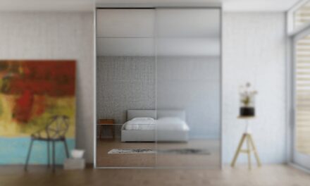 Endelig her – Pæne skydelåger med spejl fra DecoSlide