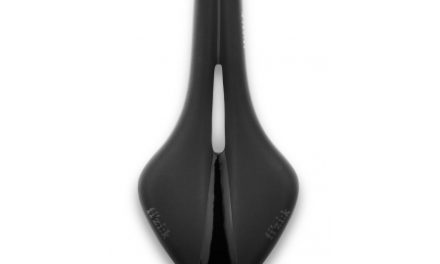 Fizik Arione R1 Carbon Open – Sadel – Sort